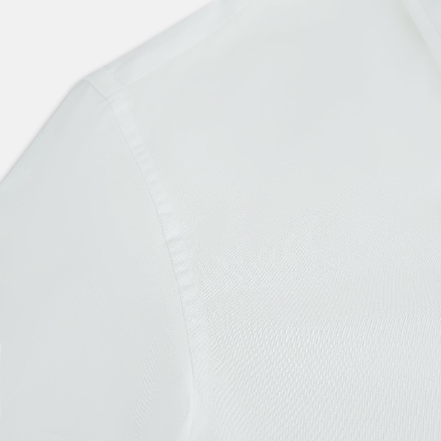 Image 6 of product The PLAIN WHITE WESTMINSTER SHIRT WITH TURNBULL COLLAR AND 3-BUTTON CUFFS by Turnbull & Asser features refined British craftsmanship, long sleeves, a straight hem, and a crisp white design displayed on a plain background.