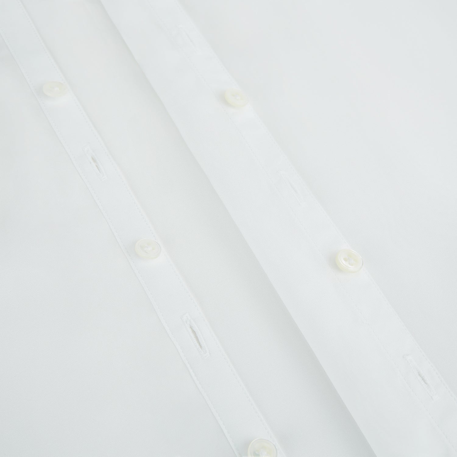 Image 7 of product The PLAIN WHITE WESTMINSTER SHIRT WITH TURNBULL COLLAR AND 3-BUTTON CUFFS by Turnbull & Asser features refined British craftsmanship, long sleeves, a straight hem, and a crisp white design displayed on a plain background.