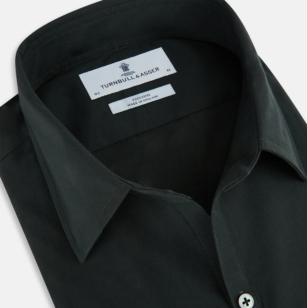 The FOREST GREEN WINDSOR SHIRT by Turnbull & Asser features long sleeves, a Windsor collar, and buttoned cuffs, reflecting British craftsmanship. Displayed on a plain white background.