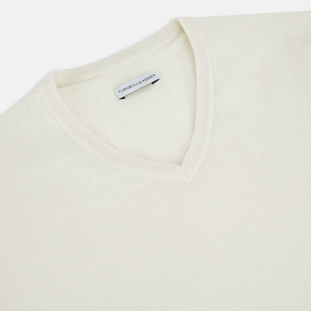 The Turnbull & Asser White Cashmere V-Neck Jumper features long sleeves and a versatile light cream shade, making it a timeless addition to your knitwear collection.
